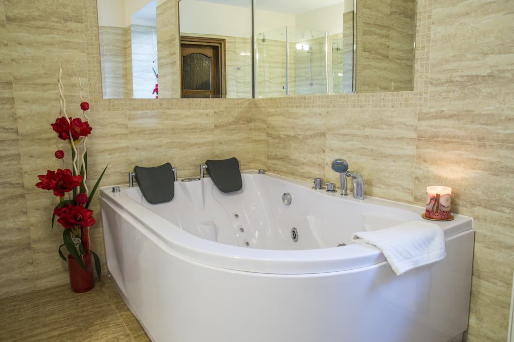 Hotel Mazurski Dworek Mikołajki Rom bilde